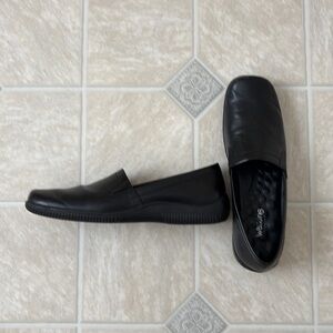 Walking Cradles Women's Black Loafers